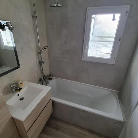 75 M2 With Wi Fi And Garage Downtown 아파트 *